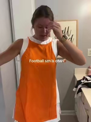 At the end I said LSU is orange and it is totally not😅 idk what I was thinking hahaha but so cute for FL, UTK, or UT🤩🤗 wearing a small @SCUSTY #scusty #matchingset #orange #footballfashion #utorange 