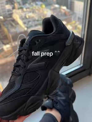 my new go to everyday sneakers in the sickest all black colorway #newbalance9060 #sneakersforwomen #sneakers #allblackeverything 