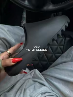 socks & slides weather!🤞🏽❤️‍🔥 for reference a size 7 fits a women’s 8/8.5 #yeezyslides #slides #yeezy #yzy #sliponshoes 