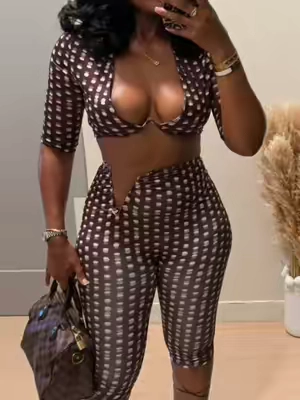 So teaaa I’m wearing a small 🤎 #prettygirl #fashiontiktok #cluboutfit #girlsnightoutfit 