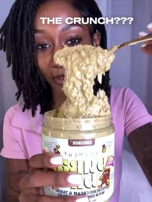 cold apples + crunchy pistachio dip >>> 😭🥹 #Chocbox #CrunchyDubaiDip #PistachioCream #PistachioLovers #AppleSnack 