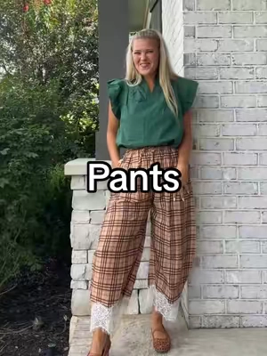 Short girls these work for you! I’m 5’2 and love the length of these wide leg pants on me! #pants #plaidpants #widelegpants #workoutfit #officeattire 