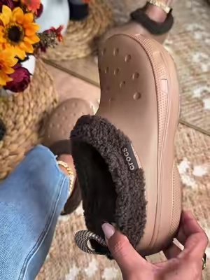 @Crocs restocked the Shorty Lined Clogs for the fall 🍂 and these crocs boots are going to 🗣️ SELL OUT SO FAST 🗣️ #crocs #crocsboots #clogs #boots #bootsforwomen 