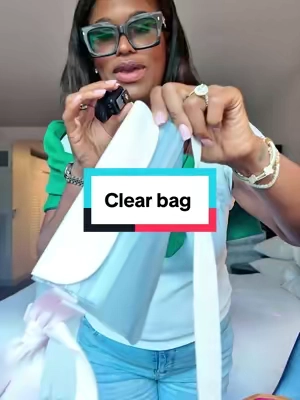 Not only is it my favorite bag for summer but it’s perfect for football season too! #clearbag #footballootd #bumbag #casemate 