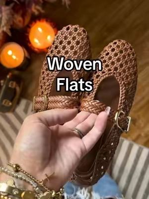 The perfect flats for fall 🤎🍂 #cushionaire #cushionaireflats #fallflats #wovenflats #wovenballetflats 