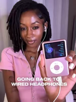 wired headphones just hit different idk 😭🎧 #WiredHeadphones #2000sNostalgia #Y2KNostalgia #RetroTech #TikTokShopFinds 