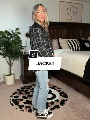 #fleecehoodie #fleecejacket #flannel #flannelseason #fallstyle 