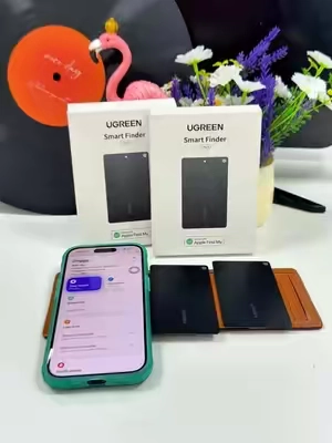 Es diseñado como una tarjeta para tenerla en tu cartera pero puedes mantener ubicado cualquier cosa donde la guardes #TechTok #airtag #trackingdevice #TikTokshopbacktoschool #ugreen 
