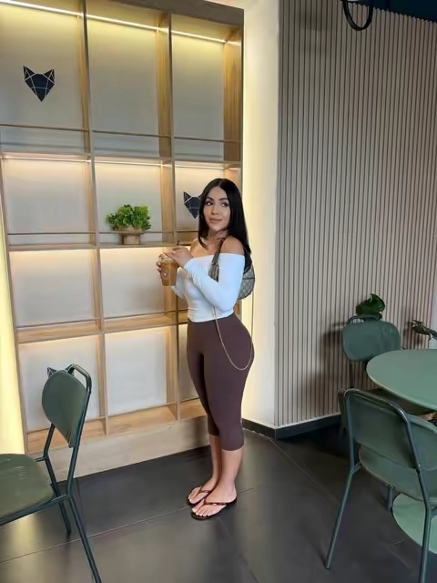 Obsessed with this fit ✨ The Yeoreo capri leggings are SO soft, squat-proof, non-see-through, and super flattering. The off the shoulder top is double lined, stretchy, and gives the cutest fitted look!  #OOTD #outfitinspo #casualoutfits #yeoreo #fyp 