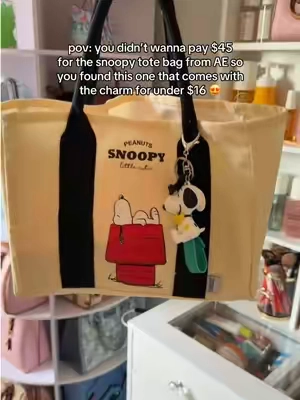 The cutest Snoopy dog tote bag. CHARM INCLUDED!! ✨ ON SALE RIGHT NOW!! #snoopydog #snoopyfinds #totebag #cutetotebag #snoopytotebag 