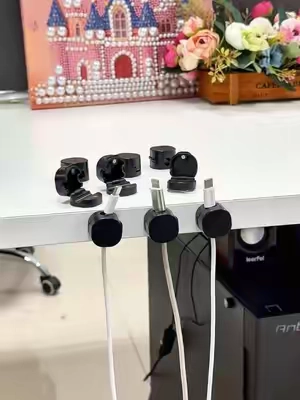 Friends, try this magnetic cable organizer to make your desktop tidier.#Desktop Organization #Manager #tiktok #magnetic #TikTokshopbacktoschool 
