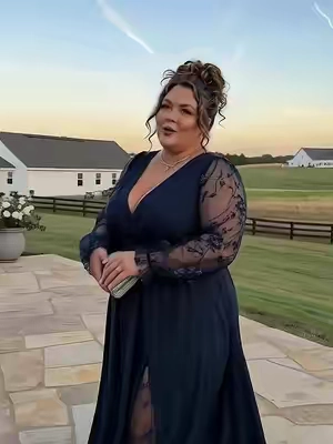 “POV: You found the ultimate wedding guest dress. 🥂✨”#plussizefashion #weddingguestdress #curvyfashion #midsizefashion #elegantstyle