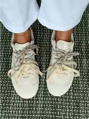 The perfect neutral sneaker for fall🍂 @vans These super low pros are not the vans you remember from 15 years ago. These have the OrthoLite insole, suede upper, two toned laces & the cutest charms 🤍 #vans #womenssneakers #fallshoes #everydayshoes #comfyshoes 