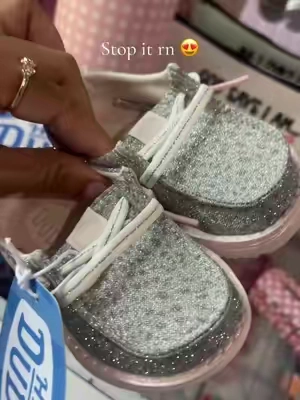 how adorable are these ✨ #toddlergirlmom #toddlershoes #girlmom #heydude #heydudeshoes 
