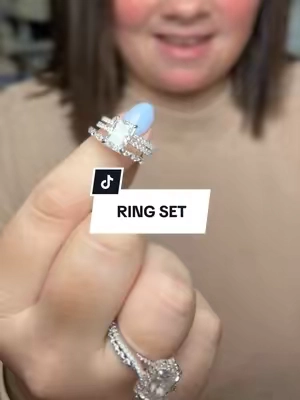 She’s beautiful 🤩  #ringset #weddingband #jewlery 
