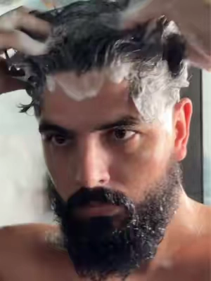Rutina de cabello de todos los días + peinado clásico ondulado  • shampoo tapa naranja para mantener un cabello sano y limpio + doble limpieza con shampoo 1-2 veces a la semana + acondicionador para hidratar y nutrir  #menshair #menshaircut #hairroutine #shampoo #hairtutorial 