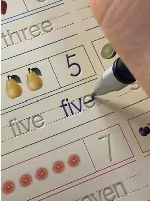 Absolutely love this reusable handwriting practice book set!!#momhacks #preschool #handwriting #writingpractice #toddlermusthaves #kindergarten #tracingbook #writing 
