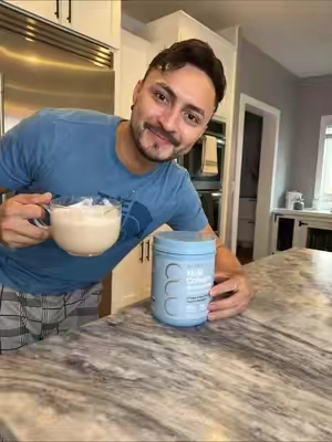 Bueno nos días aquí ya levantados y tomando café con colageno 