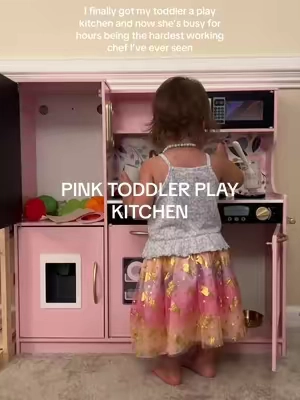 Finally getting a toddler play kitchen for our house was the best decision I’ve ever made! She’s literally forgotten that I exist 😂 #momfinds #playkitchen #girlmom #indoorplay #indooractivitiesforkids 