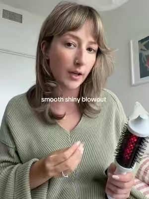i LIVE for a good blowout look #thermalbrush #blowoututorial #blowouthack #frizzyhairtips #smoothhair 
