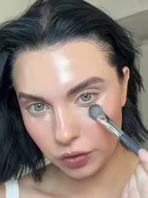 Trust this brush is viral for a reason 😻 #tiktokshopsummersale #tiktokshopcreatorpicks #TikTokshopbacktoschool #bkbeautybrushes #bkbeautyconcealerbrush 
