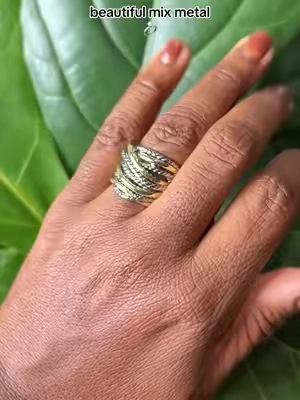 A classic piece that gets lots of compliments #mixedmetaljewelry #mixedmetalring #intertwinedring 