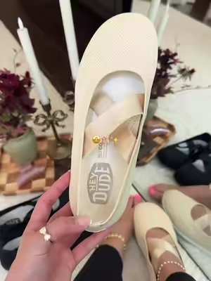 ballet flats that you don’t even need to break in ✨🤌🏼 #heydude #heydudes #balletflats 