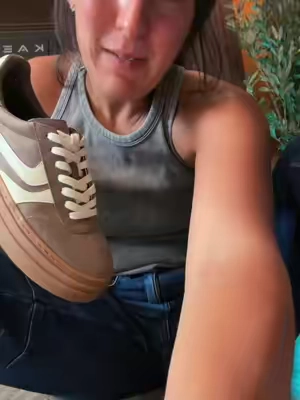 Steve Madden understood the assignment with these 😮‍💨🤎 the taupe, the platform, the whole fall vibe… SO good. #platformshoes #platformsneakers #stevemadden 