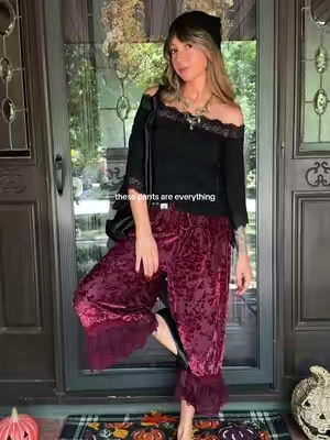 My newest obsession 🖤🥀  #OOTD#boho#styleinspo#bloomers 