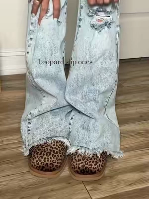 So fuzzzy and warm leopard slippers @oow_shoes #fuzzy #fuzzyslippers #slippers #slipon #sliponshoes 