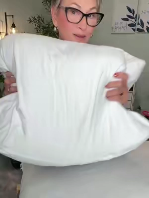 Upgrade your sleep with the SquishPillow set. Soft, supportive, and made for that cozy, sink-right-in feeling that makes bedtime the best part of the day! #SquishPillows #Pillows #CozyPillows #luxarypillows #homefinds @Jazwares 