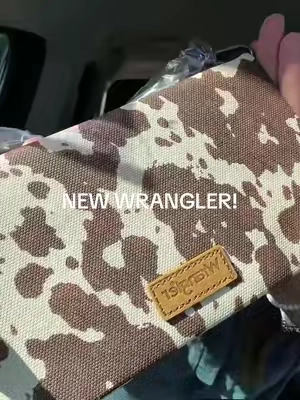 🐮 THIS PRINT IS 😍😍😍 IM IN LOVE!  @Rustic Charm Bootic #wrangler #pursetok #crossbodybag #rfidwallet #backtoschoolshopping 