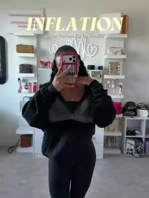 one of my favorite graphic zip up hoodies🖤 #TikTokshopbacktoschool #outfitinspo #backtoschool #hoodieseason #zipup 