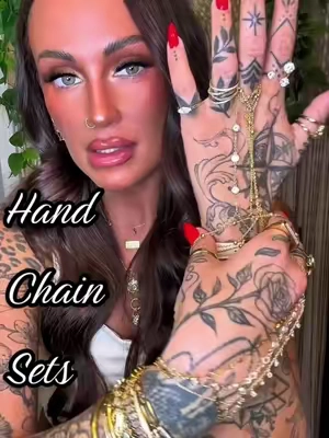 Four completely different hand chains in ONE pack?! 😍 As someone who loves stacking them… I’m obsessed. #handchain #handjewelry #jewelryfinds #jewelrystack #jewelrylover 