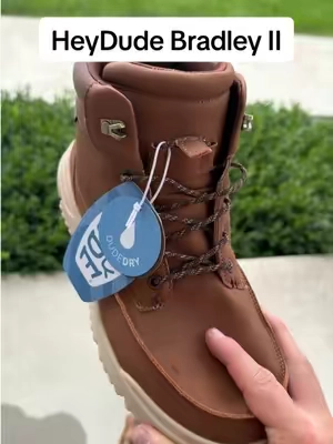 These might be THE shoe for this fall season… #heydude 