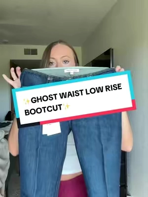 The curve-hugging fit, seamless waistband, and dark wash make these jeans look SO good. #GhostWaistJeans #LowRiseJeans #BootcutJeans #GoodAmericanJeans #DenimFinds