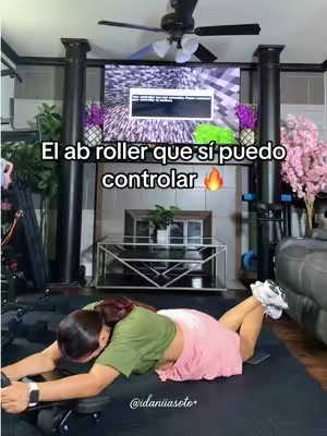 Mi pequeña entrenadora empezó la rutina y después me tocó continuar a mí 😂💕 A ella le encanta usar este ab roller y acompañar a mamá. 💪🏻✨  #abroller #motivation #proudmom #Backtoschool #abs 