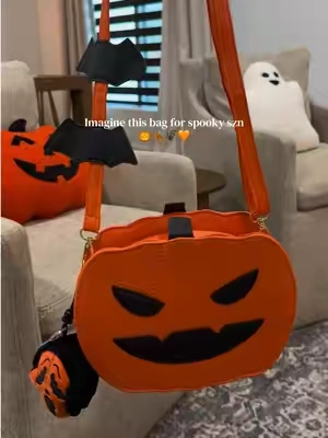 it’s perfect! 🎃 #halloweenbag #spookyseason #pumpkinbag #pursetok #fyp 