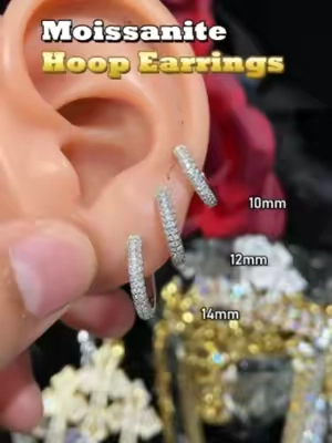 VVS Huggie Hoop Earrings.#delzzad #moissanitejewelry #TikTokshopbacktoschool #moissanite #2026trend #viraltiktok #nontarnish #unisexjewelry #sparkleandshine #hoopearrings #huggie #s925 #silverearrings #nontarnishjewelry