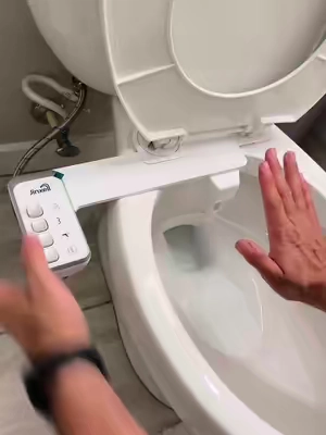 No pierdas el tiempo limpiándote con papel higiénico, el bidet es lo único que te va a dejar verdaderamente limpio. #Bidet #toilet #hygiene #CleanTok 