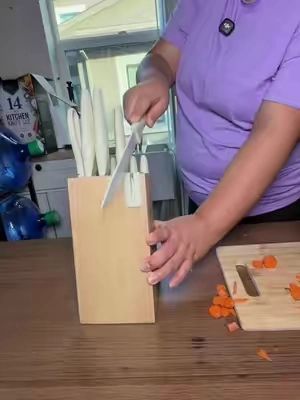 Set de cuchillos de 14 piezas perfectos para tu cocina bonito color y viene con su base para mantenerlos organizados!#knifeset #kitchenessentials #kitchenfinds #TikTokshopbacktoschool #TikTokShopSummerSale 