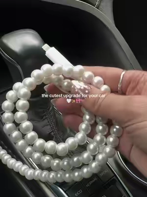this beaded charging cable makes even charging your phone cute ✨ #caraccessories #beadedcharger #girlythings #girlycaraccessories #chargingcable 