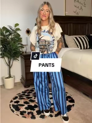 I’m 5’3” 135lbs wearing a medium. I sized up so the waistband isn’t too tight. Comes in other colors! #stripedpants #flowypants #comfypants #dopaminedressing #widelegpants 