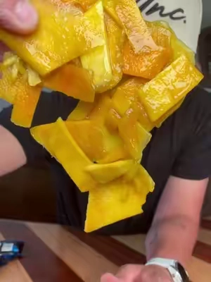 these mangos were sooo sticky #finalbosssour #sourcandy #sourmango #finalboss #TikTokshopbacktoschool 