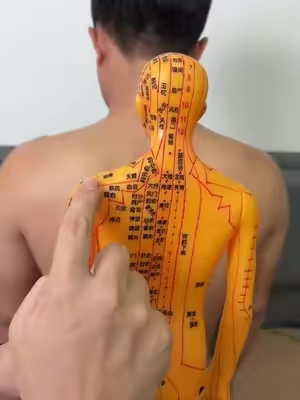This feels like a shoulder massage therapist in a tiny machine 👀⚡️#MuscleRecovery #PainRelief #ShoulderPain #EMS #tens 