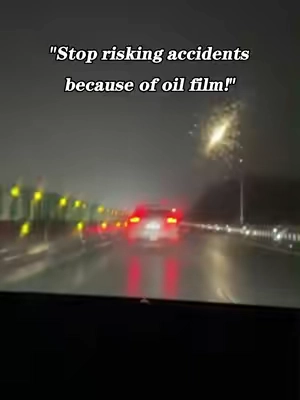 The oil film on the glass can easily lead to dangerous driving during heavy rainstorms and at night #dangerous #CarClean #Windshield #oilfilmcleaner #tiktok    
