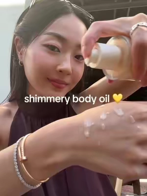 Iconic “missing person” shimmery body oil ✨ @Phlur Fragrances #bodyoil #phlur #bodyfragrance #eaudeparfum #TikTokshopbacktoschool 