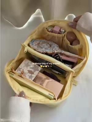 Obsessed 🤩💛✨ #makeupbag #chicfinds #makeuporganization #travelmakeupbag 