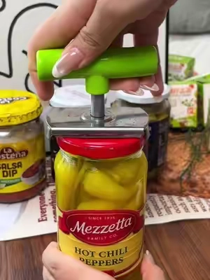 1 handy tool solves the problem of all those jars you can't open-perfect for women living alone 🥰🥰#opencans #canopener #kitchentips #jaropener #TikTokshopbacktoschool 