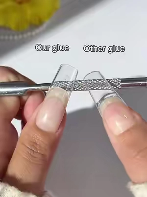 Wow... I never expected solid gel adhesive to be this strong. 👀💪#nailhack #easynails #gelxnails #nailglue #fypagee 